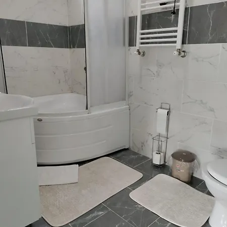 빌라 Villaferhat Mavi *