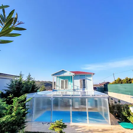 فيلة Villaferhat Mavi *